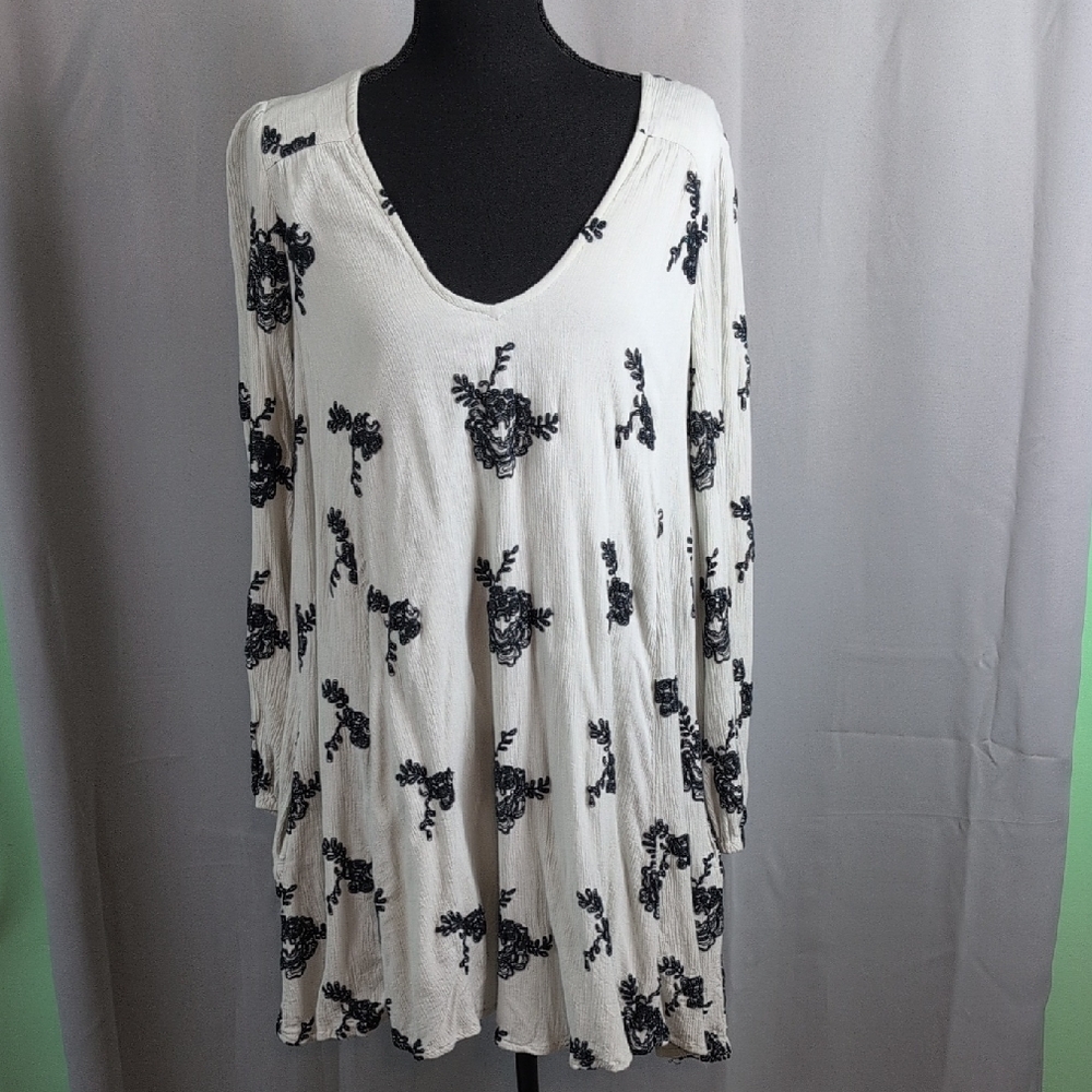 Free People‎ "Emma's Embroided Swing Dress" Light Gray and Black Medium